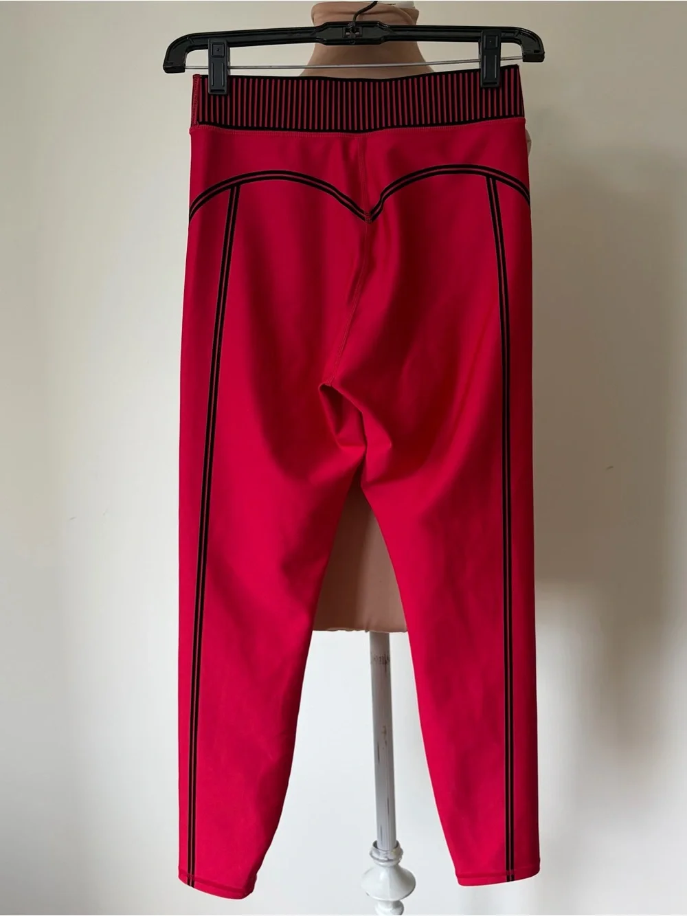 ALO YOGA Airlift High-Waist 7/8 Line Up Black Flocking Bold Red Legging EUC Sz S